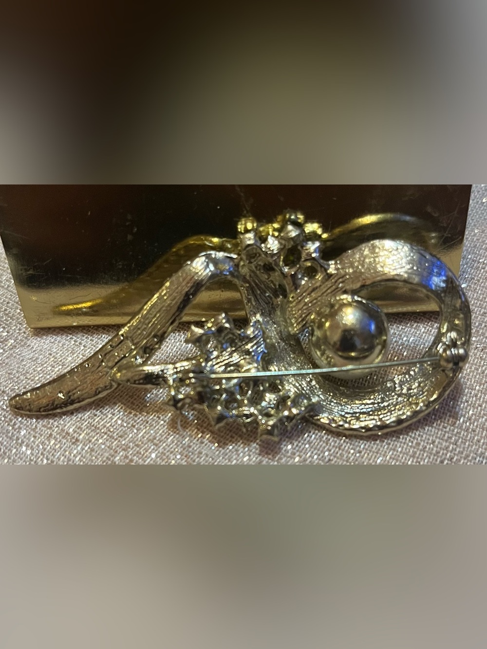 Ribbon Brooch Vintage Style Iridescent & Clear Rhinestones & Faux Pearl - Picture 4 of 6